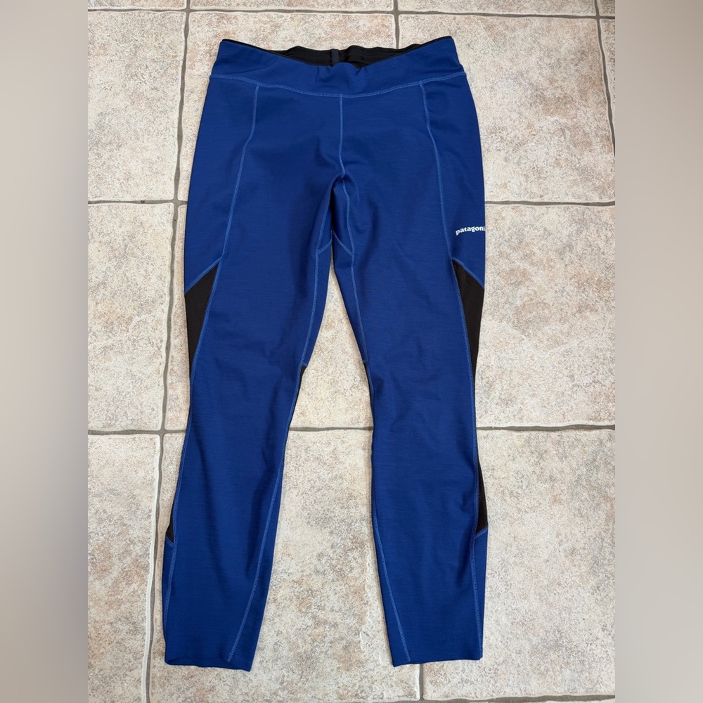 Patagonia women’s Royal Blue Leggings with Black Panels size large